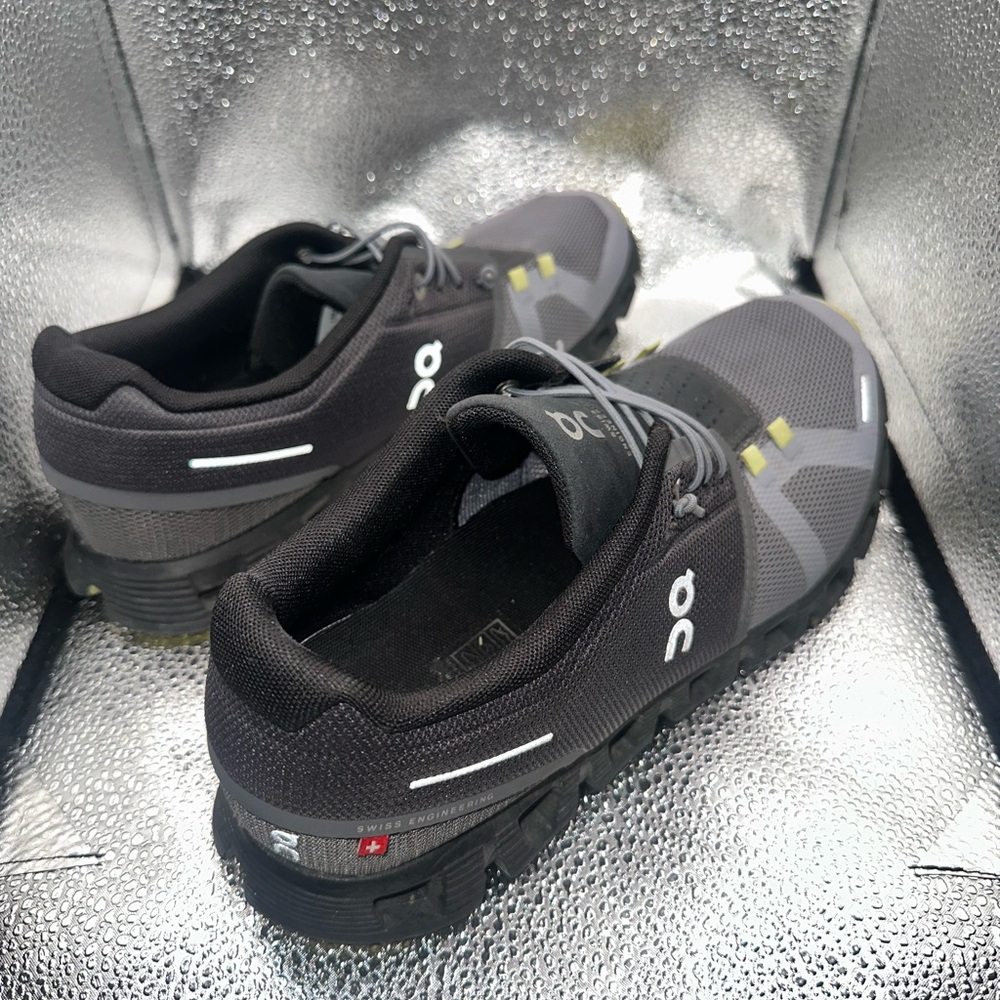 On Running Black and Gray Athletic Shoes Sleek Design